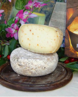 Formaggio con Peperoncino 1,4-1,5 Kg - stagionato 180 giorni - Caseificio Facchini